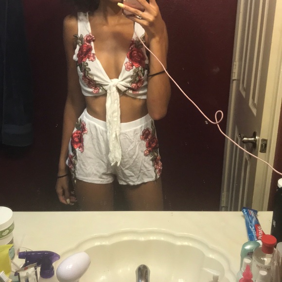 Two piece floral set - Picture 1 of 3